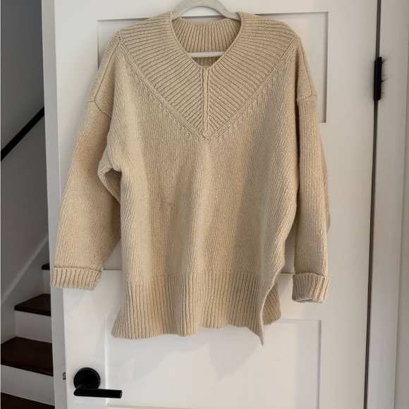 Coco cream V-Neck Sweater